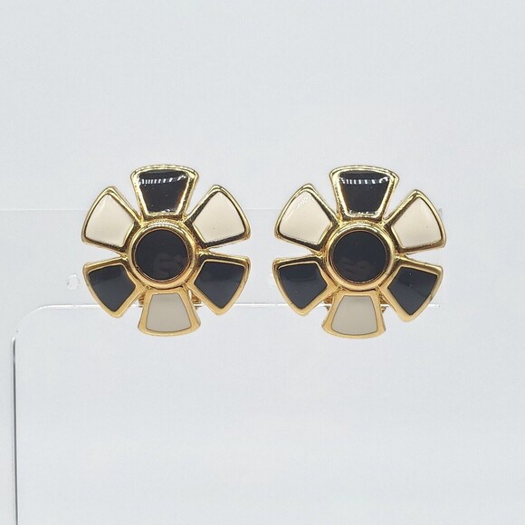 Vintage Monet Designer Black White Enamel Gold Flower Clip On Earrings ESTATE - Picture 1 of 7